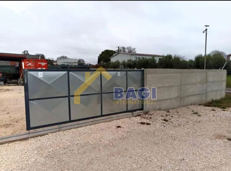 OCCASIONE – Terreno con 2 container e tettoia per stoccaggio – 2