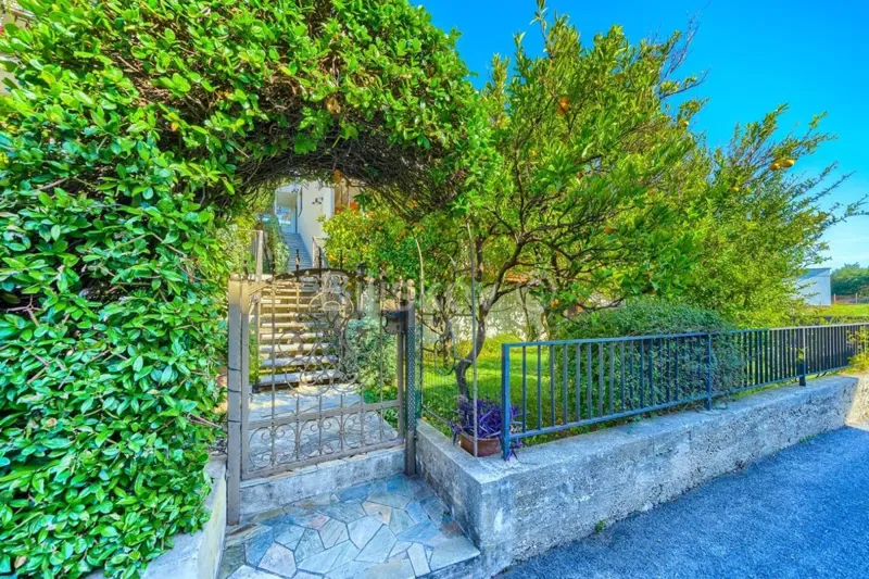 Dom Kaštel Lukšić – 2