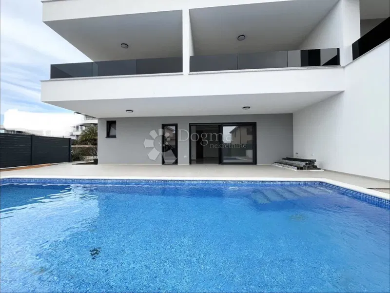 NOVIGRAD - APPARTAMENTO DI LUSSO CON PISCINA – 2