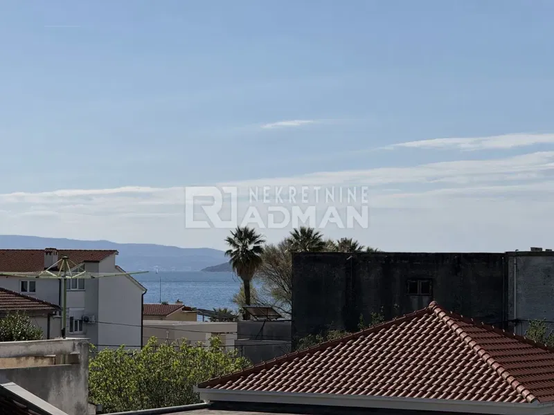 KAŠTEL STARI -TROSOBAN STAN ZA NAJAM