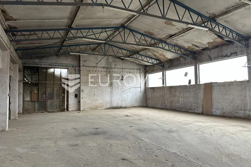 Požega, Alaginci, prostrana hala od 650 m²