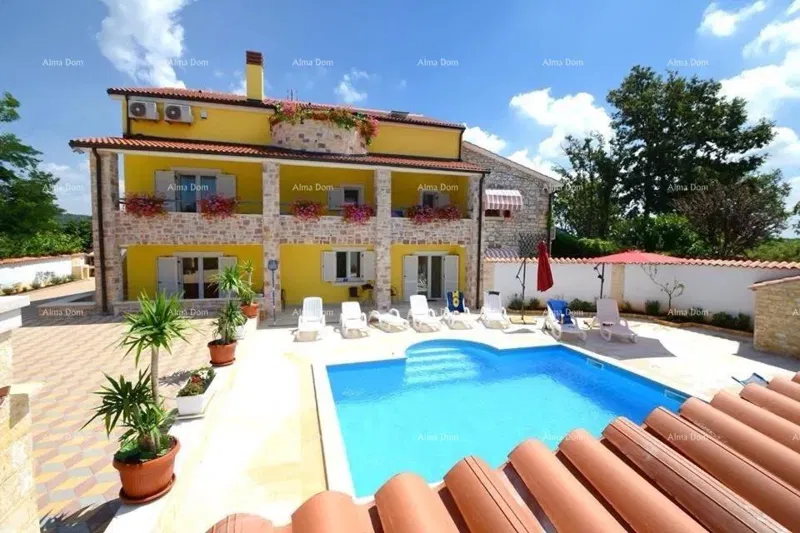 Sale - House with 4 residential units - vicinity of Višnjan! – 2