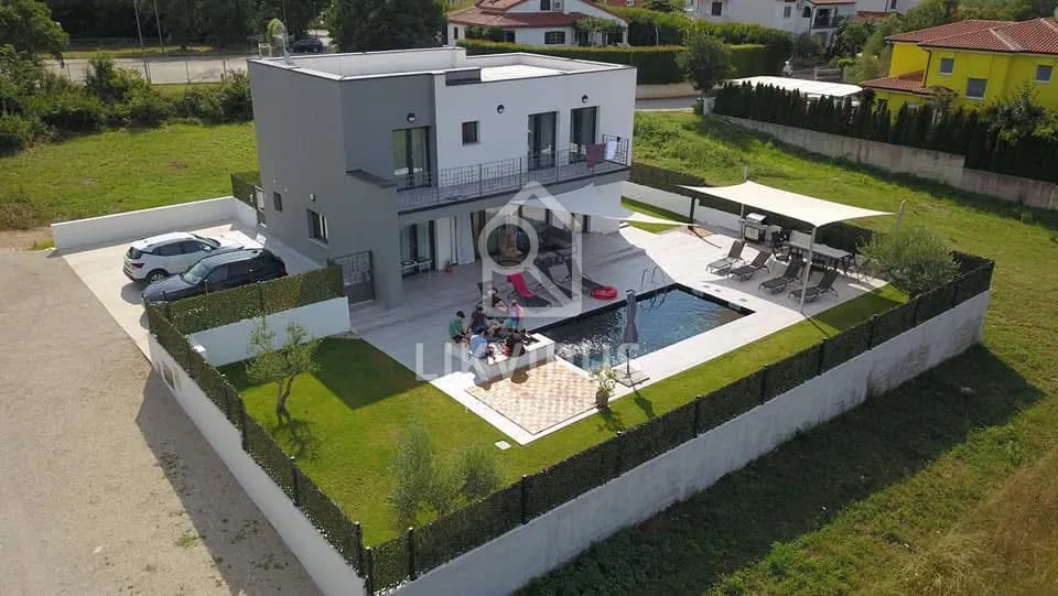 Luksuzna vila s bazenom, 5 km od Poreča
