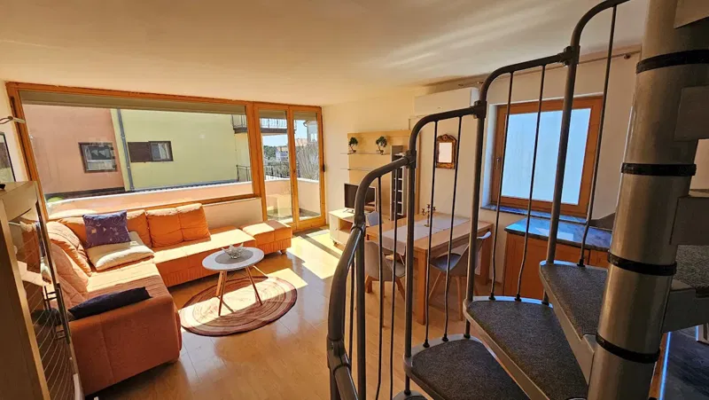 Appartamento su due livelli con vista mare – 2