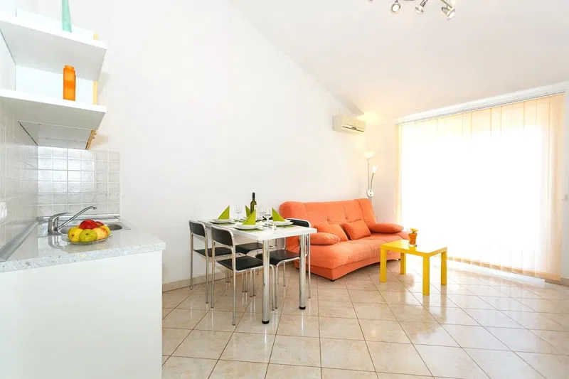 Krk, apartment house with 7 residential units near the sea! – 3