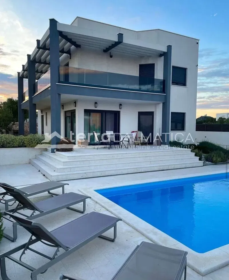Villa with pool in Vodice - 290 m2 – 2