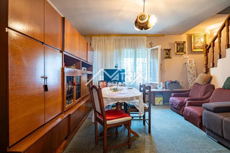 Osijek, Obiteljska kuća s garažom i podrumom 154m2