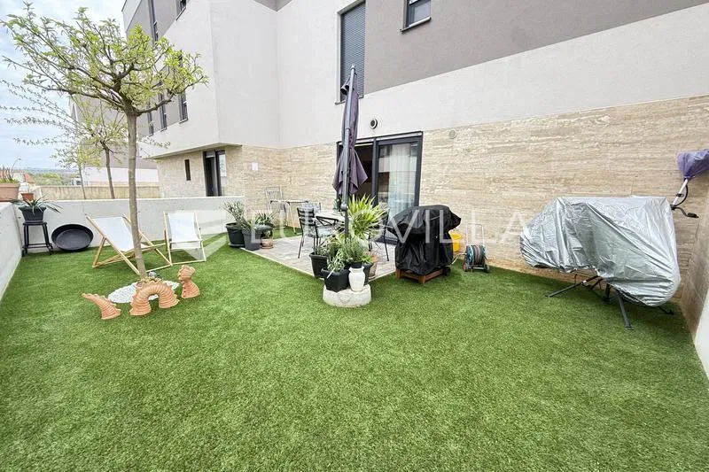Pula, Štinjan, Modern Three-Room Apartment with Garden in New Build, 1.2 km from Sea – 2