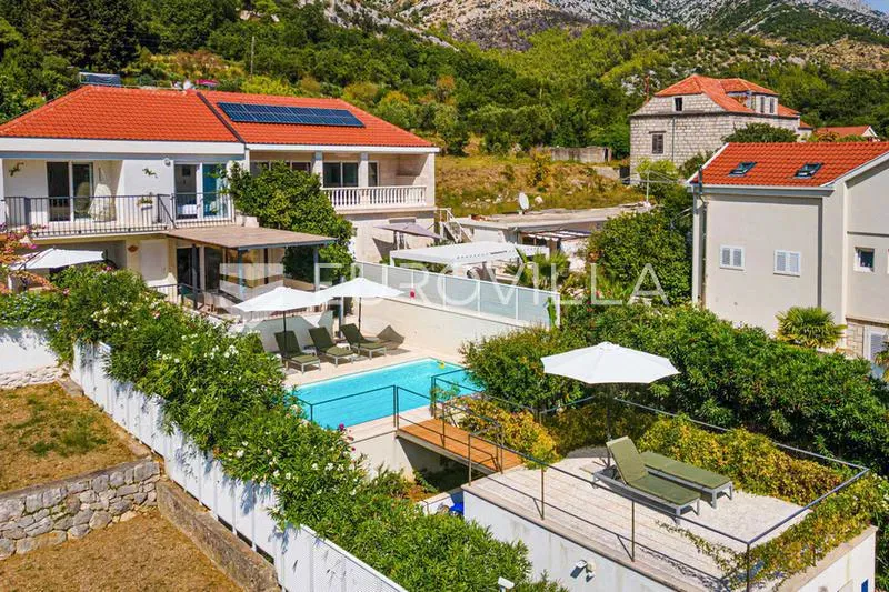 Pelješac, Viganj, kuća s bazenom i garažom uz more