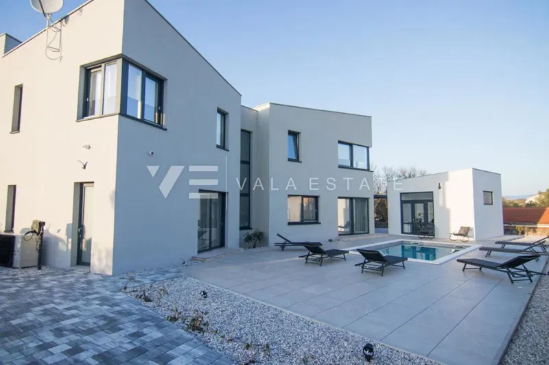 NEW LUXURY VILLA WITH SWIMMING POOL IN QUIET ENVIRONMENT – 3