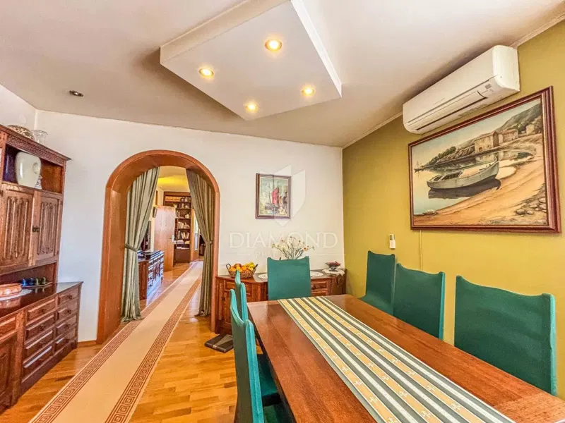 Novigrad, dintorni, casa con potenziale commerciale! – 2