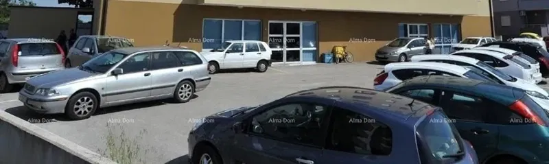 PULA, MONVIDAL – spazio commerciale con due ingressi in ottima posizione – 2