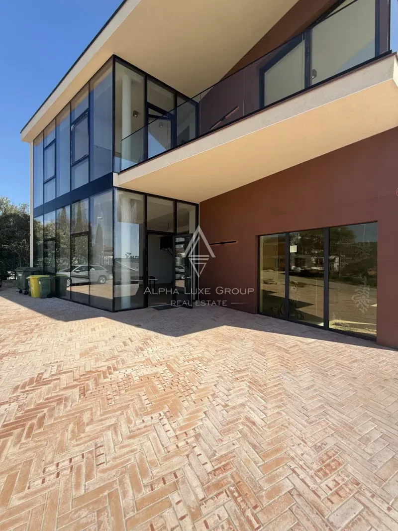 Istria, Parenzo: Opportunità investimento edificio commerciale – 2