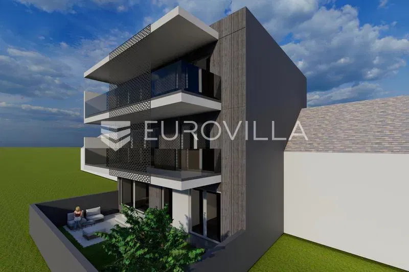 Osijek, Donji grad, four-bedroom apartment on the second floor with a yard. – 2