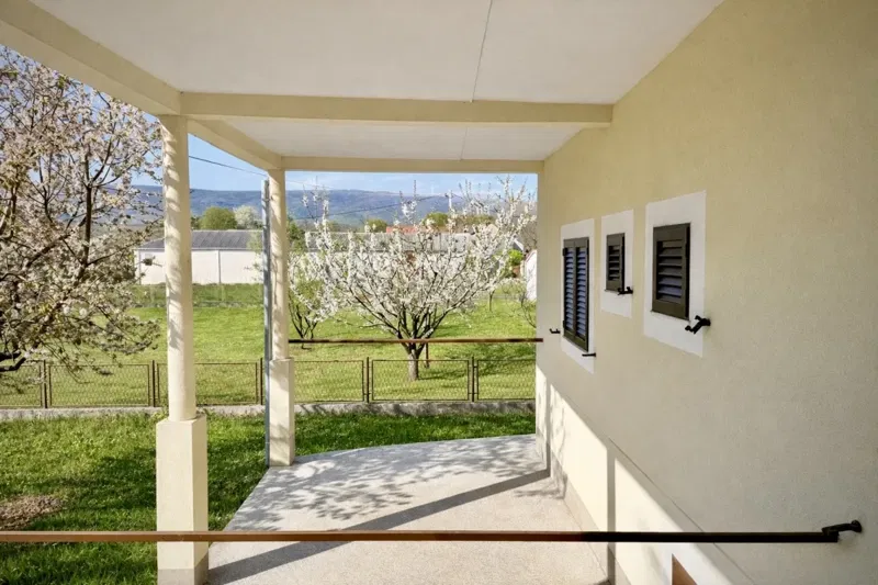 Charming family house with a yard and two separate apartments – 2