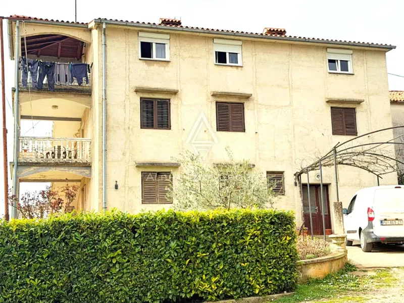 Isztria, Porec: Ház 3 lakással és telekkel – 3