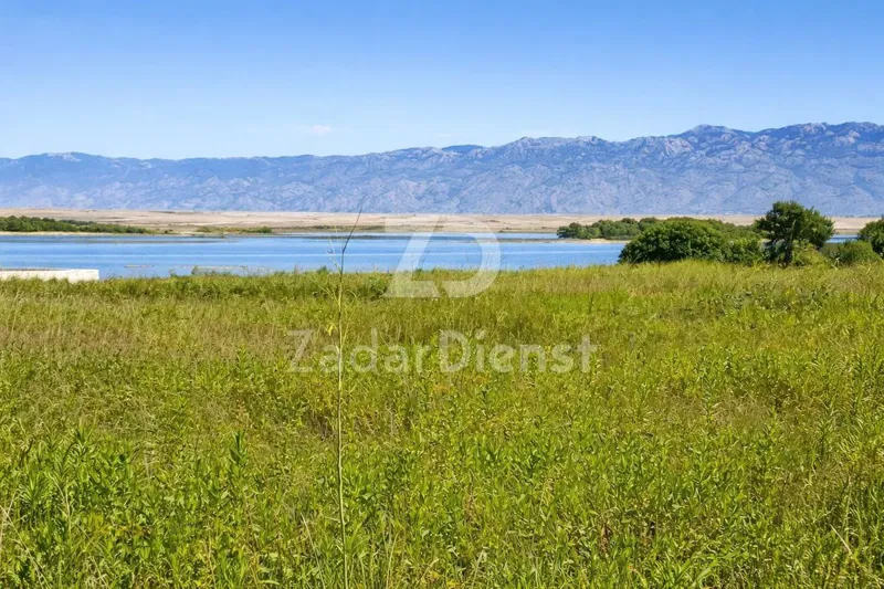 Zemljište od 1818 m2 sa pogledom na more u Privlaci