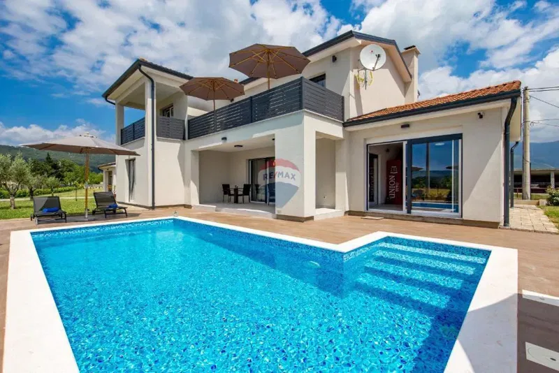 Rijeka, Dražice, Moderna vila s bazenom i garažom, 179m2