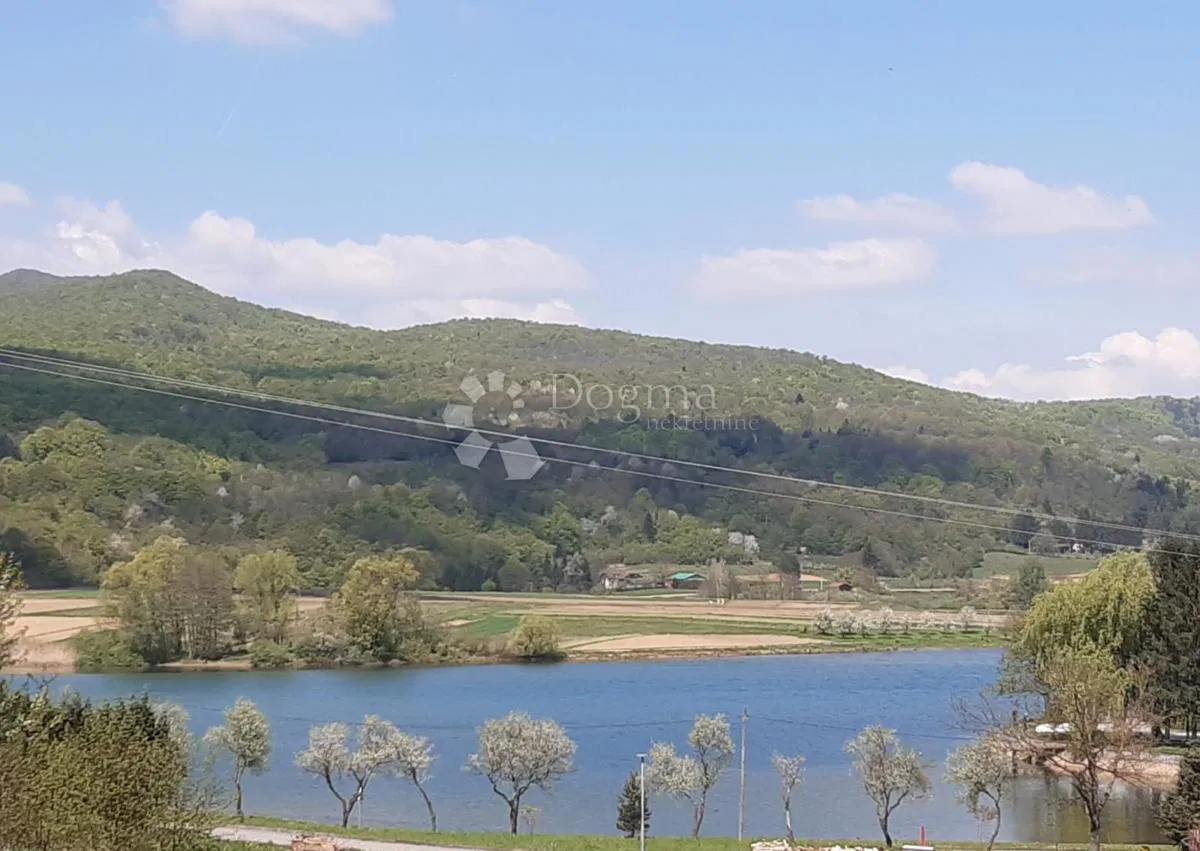 Építési telek Ogulin, 2.411m2
