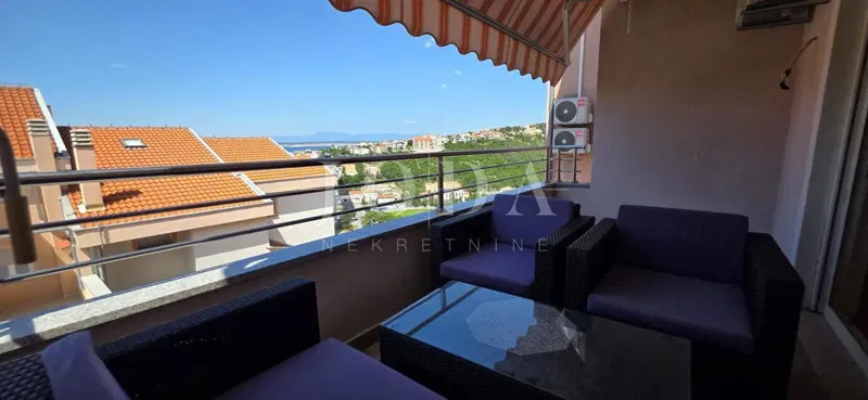 Crikvenica – spacious 3-bedroom apartment, quiet location, 550 m from the sea, parking – 2