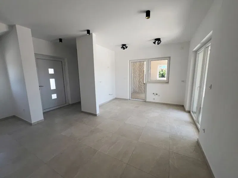 GRÖSSERES GEBIET MALINSKA! FREISTEHENDES HAUS MIT POOL UND MEERBLICK! RUHIGE LAGE!
