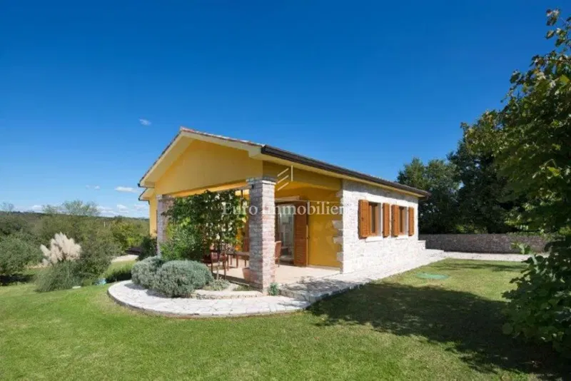 Dintorni di Albona: una casa con piscina, posizione tranquilla – 3