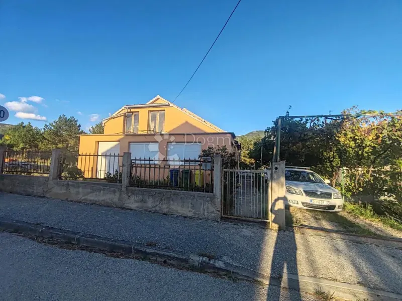 Дом Golubić, Knin, 130m2 – 2