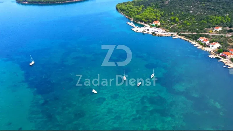 Zemljište od 2510 m2, prvi red uz more u Brbinju (Dugi otok)