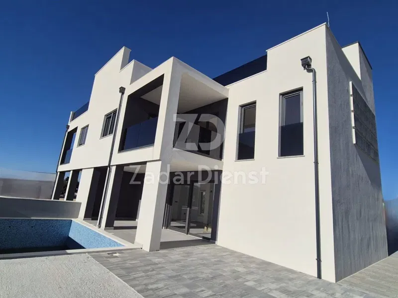 Moderna kuća od 204 m2 sa bazenom u Vrsima
