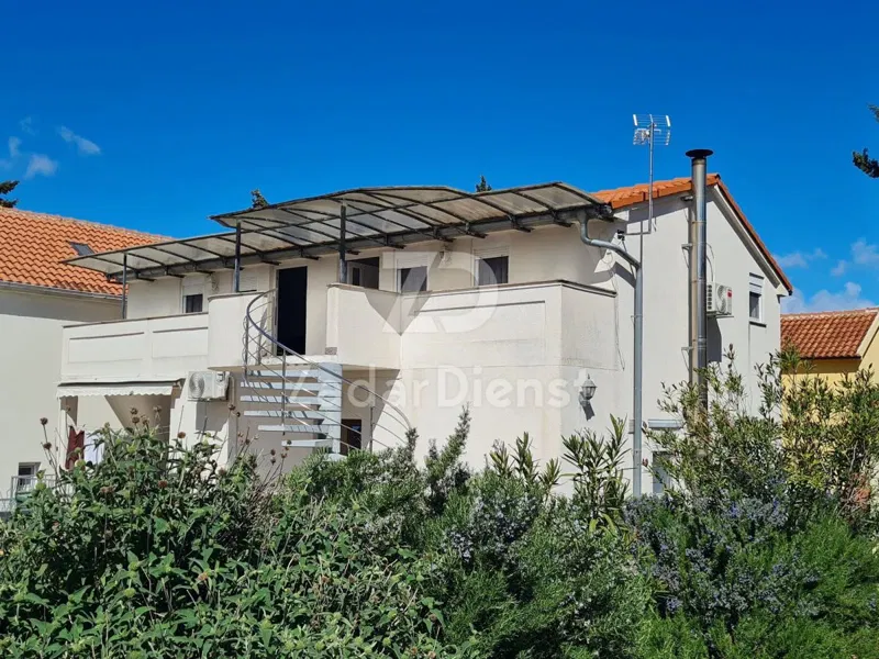 Samostojeća kuća od 170m2, sa 3 stambene jedinice - Karin