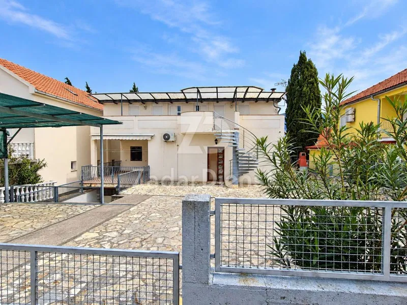 Einfamilienhaus von 170m2, mit 3 Wohneinheiten - Karin