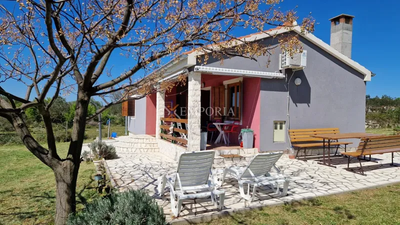 Raštane Gornje – kuća na 3943 m2 zemljišta