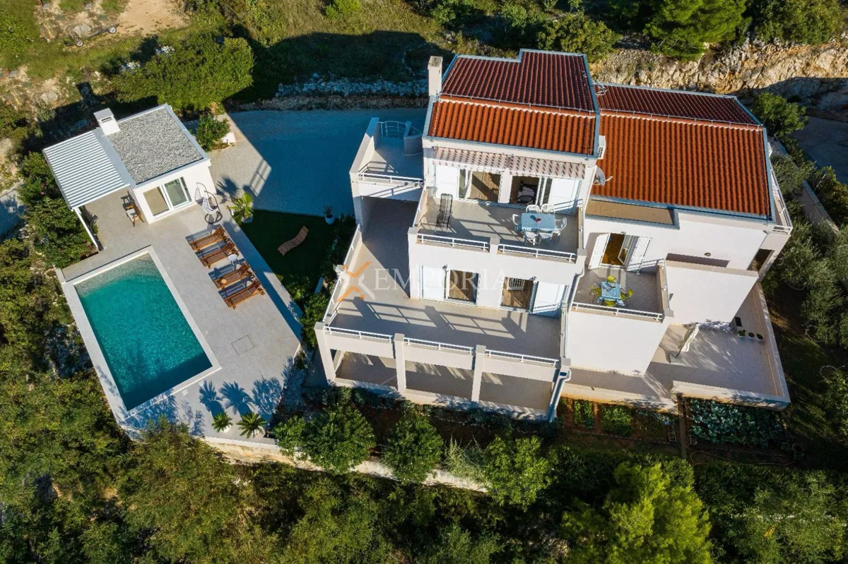 Novigrad – kuća s bazenom, pogled na more, više jedinica