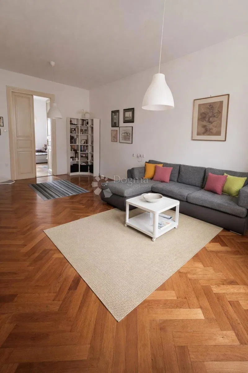 Ekskluzivan stan i apartman na prodaju - lokacija - sami centar grada !