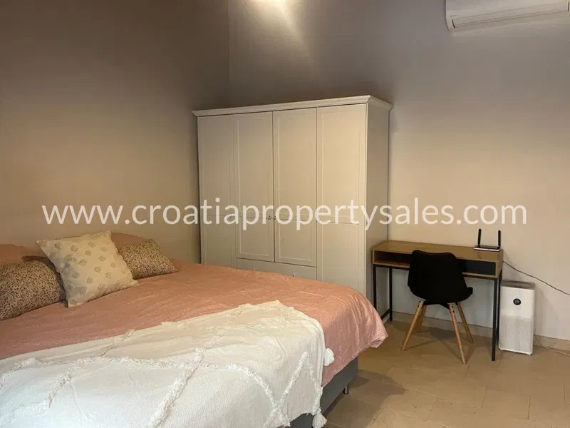 Brac, old stone houses for sale, up to 930.000 € – 2