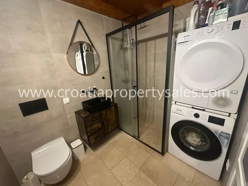 Brac, old stone houses for sale, up to 930.000 € – 3
