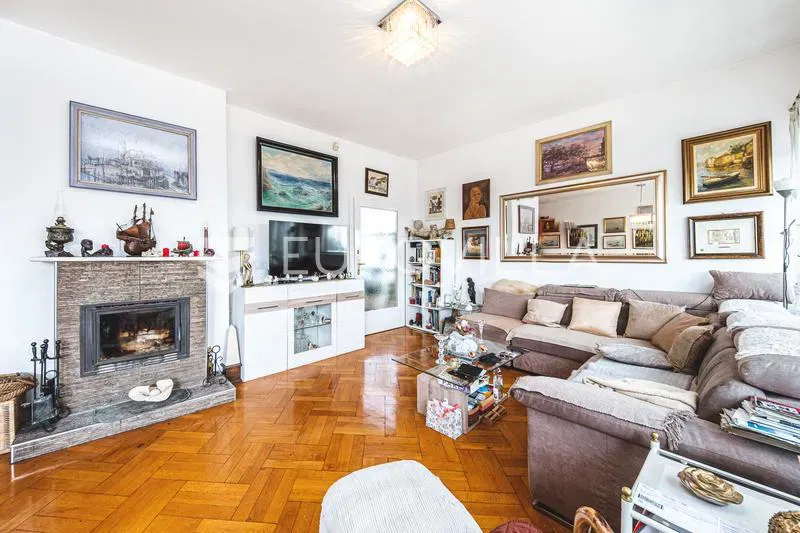 Zagreb, Pantovčak, spacious family house 400 m² on a plot of 735 m², beautiful view – 2