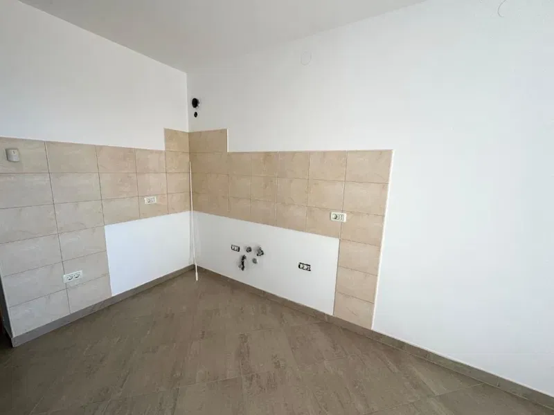 DUGA UVALA, STAN NA PRVOM KATU S OČARAVAJUĆIM POGLEDOM NA MORE, PRILIKA!