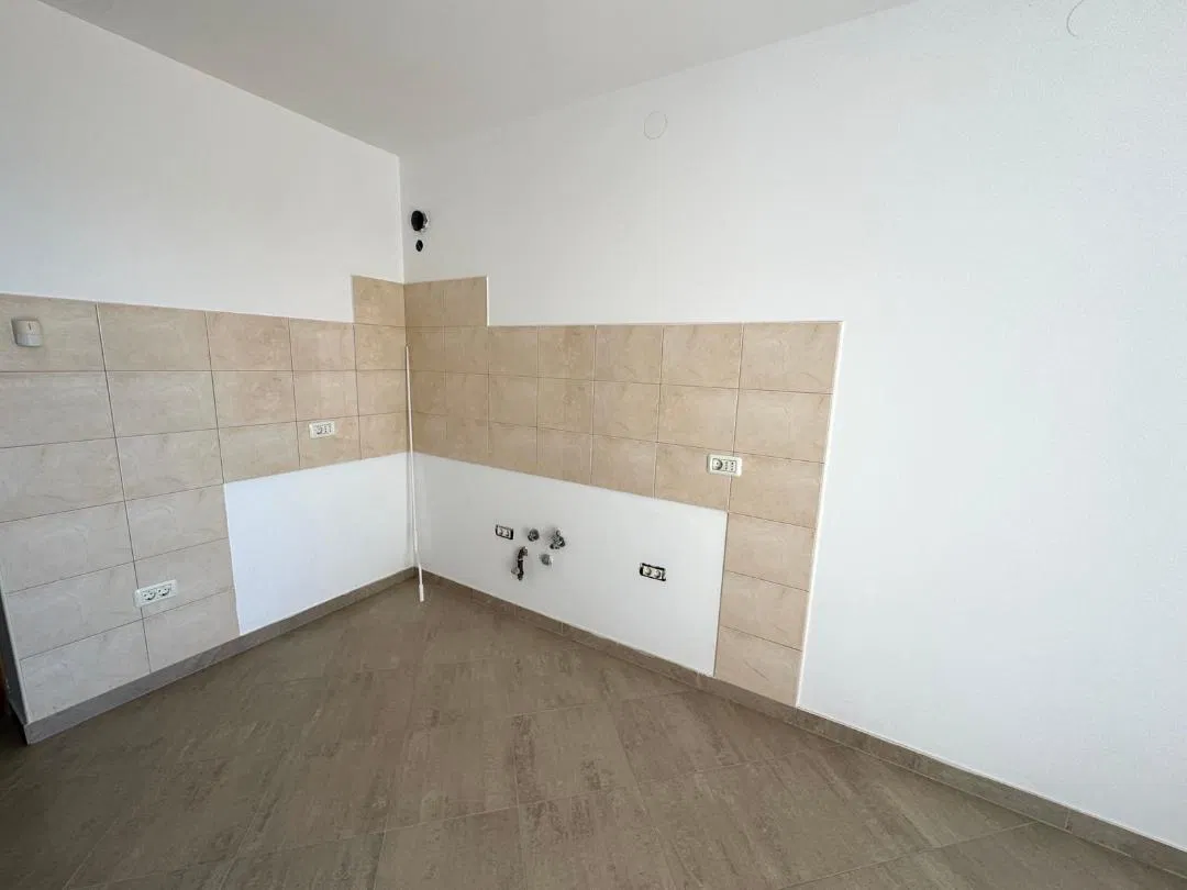 DUGA UVALA, STAN NA PRVOM KATU S OČARAVAJUĆIM POGLEDOM NA MORE, PRILIKA!