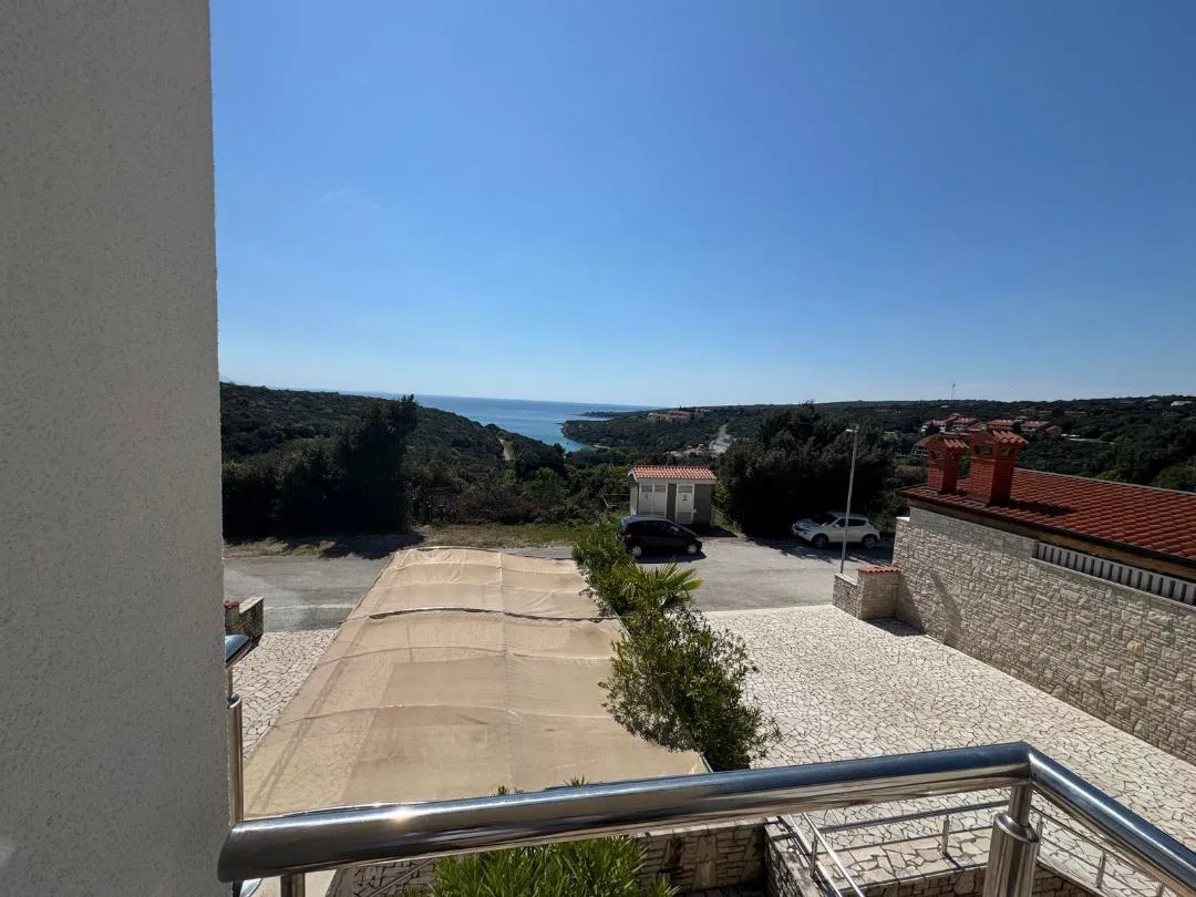 DUGA UVALA, STAN  U PRIZEMLJU 2 SS+DB, POGLED MORE!