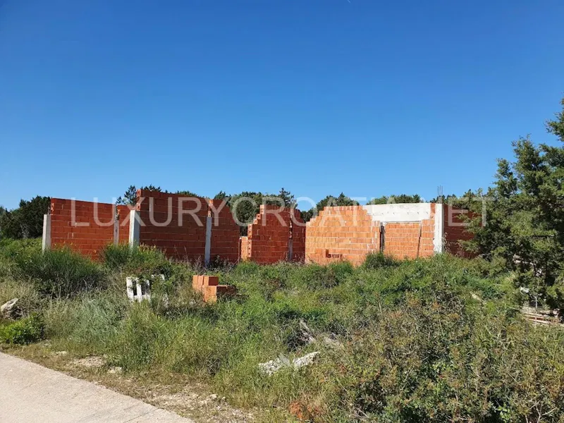 Prvi red do mora zemljište na prodaju sa građevinskom dozvolom Dugi Otok Zadar