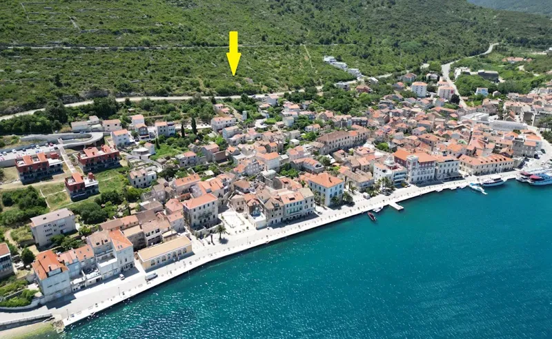 Vis - građevinsko zemljište 1.660 m2 s fantastičnim pogledom na more