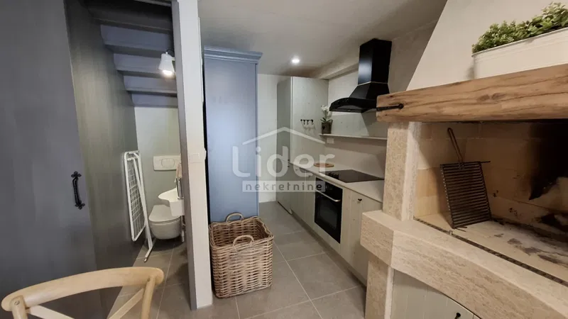 OMIŠALJ-Stan 80 m² u renoviranoj kamenoj kući – 3