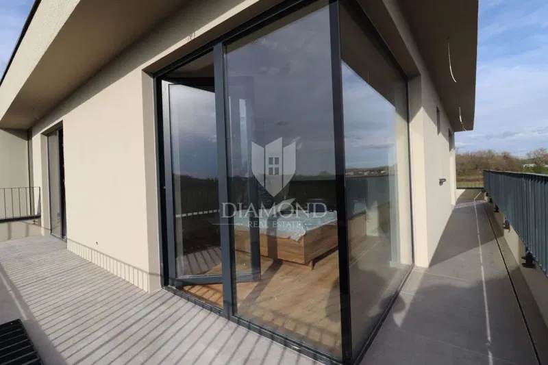 STOP! Villa with pool and 4 bedrooms, just 3 km from Poreč – deals like this don’t stay on the market long – 2