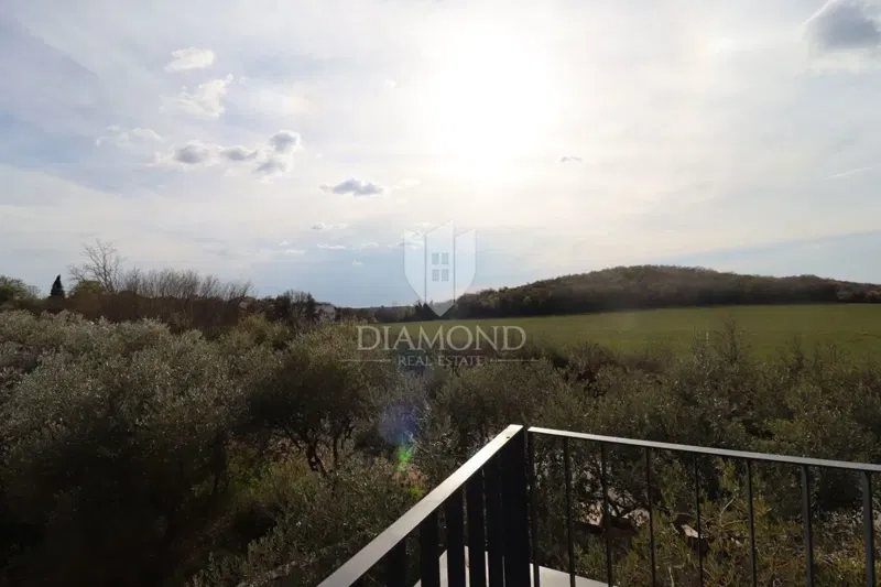 STOP! Villa with pool and 4 bedrooms, just 3 km from Poreč – deals like this don’t stay on the market long – 3