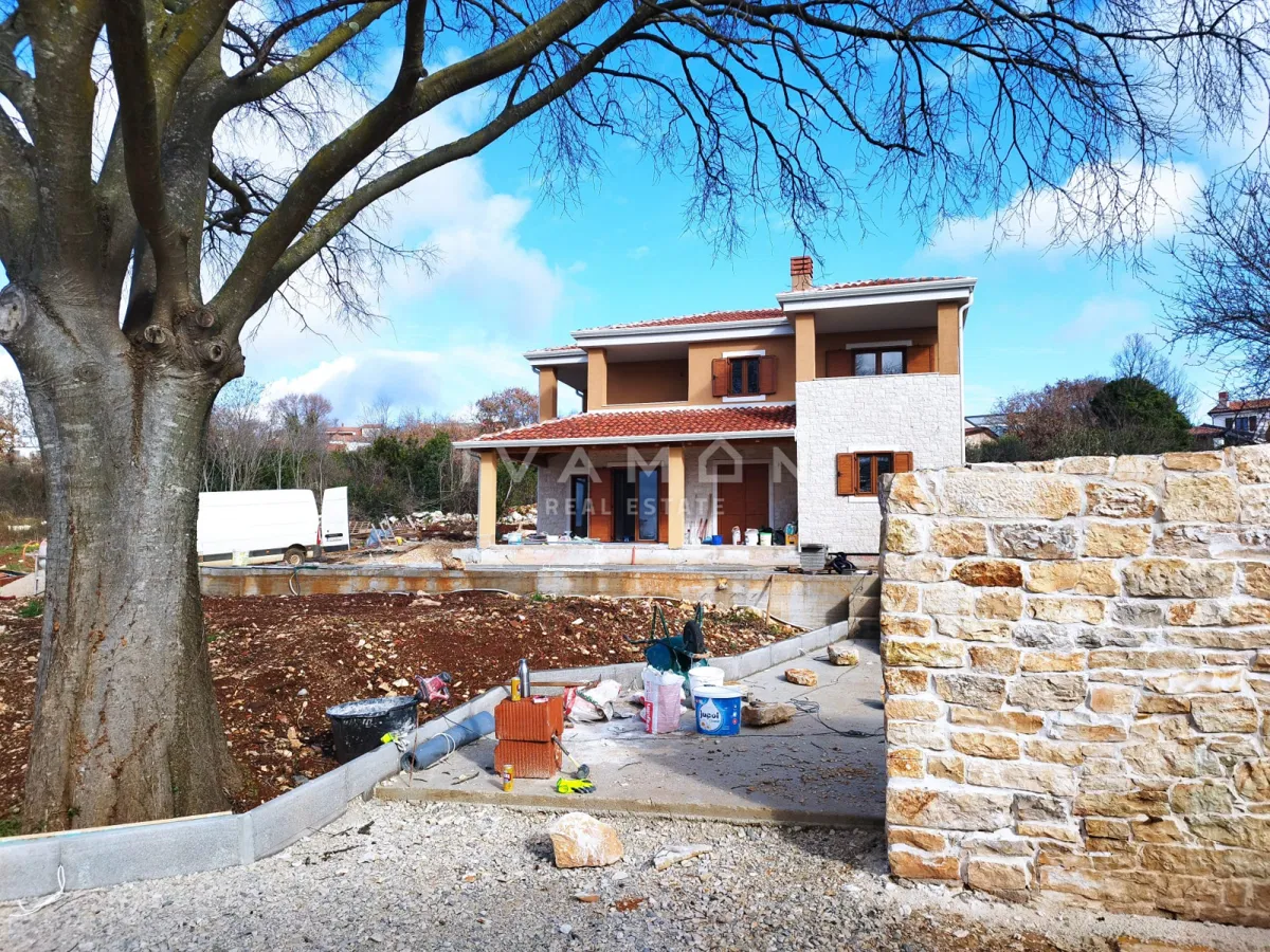 Vila se čtyřmi ložnicemi, bazénem a výhledem na moře