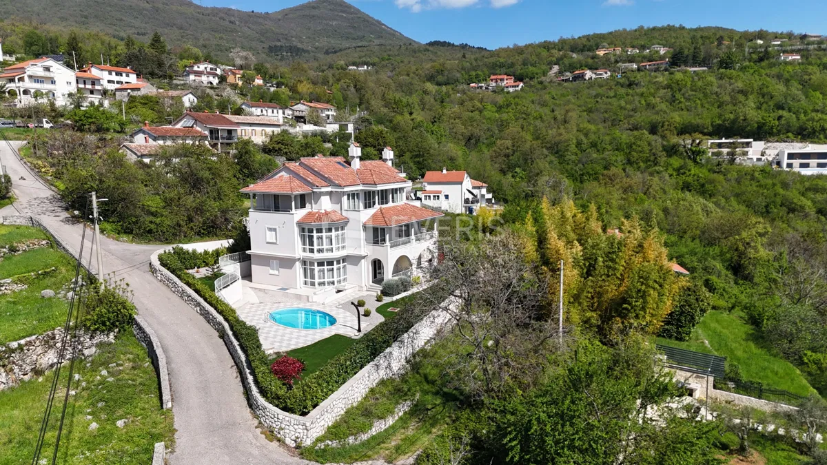 Poljane, Sveti Petar, kuća sa tri stambene jedinice
