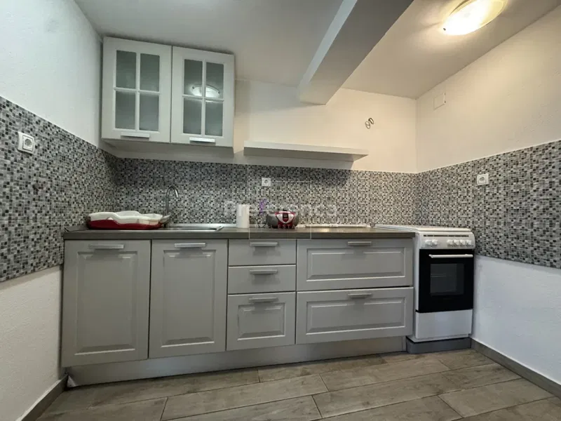 Kolan - hiša za sezonske delavce - kapaciteta 14 oseb