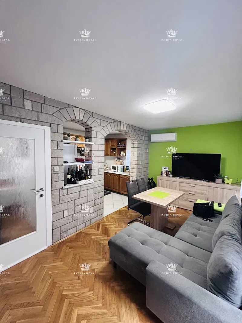 Istra, Buje, Zentrum, Haus 150m2, 3 Schlafzimmer + Wohnzimmer, bezugsfertig