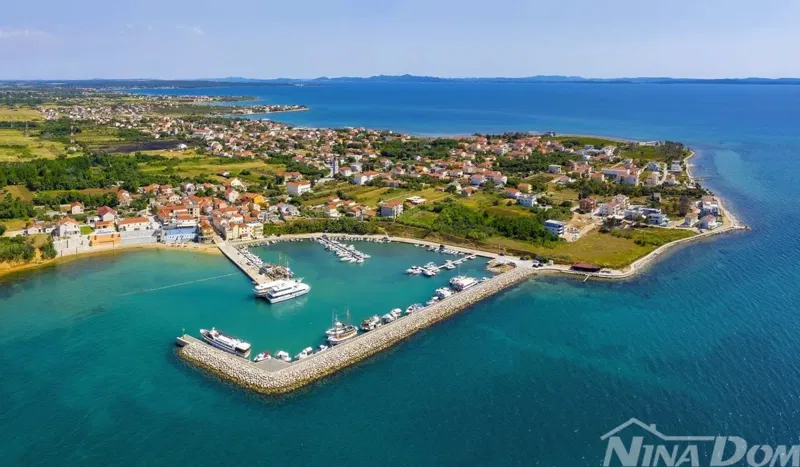 PRIVLAKA-DALMACIJA-GRAĐEVINSKO ZEMLJIŠTE BLIZU MORA